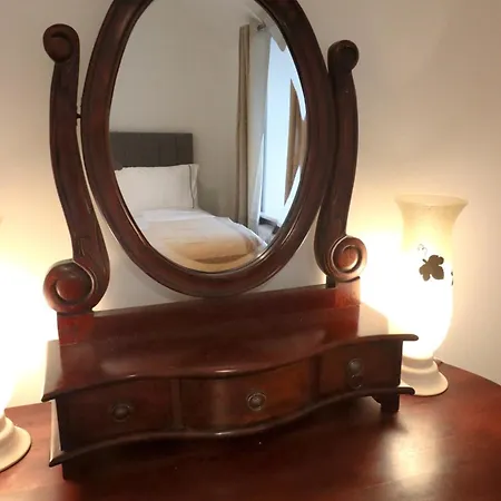 No 26 Town House Будинок відпочинку Кілларні